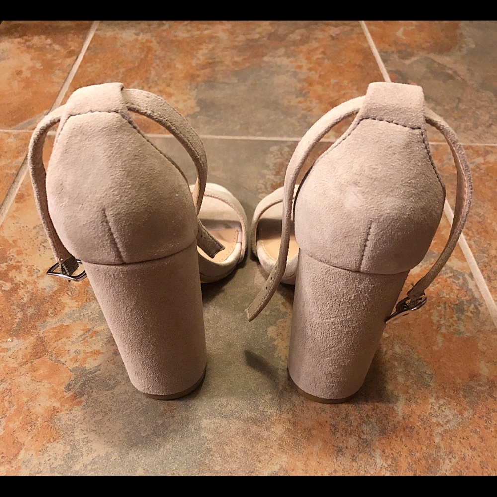 **SOLD** Steve Madden Heels 🌼 - Picture 2 of 4